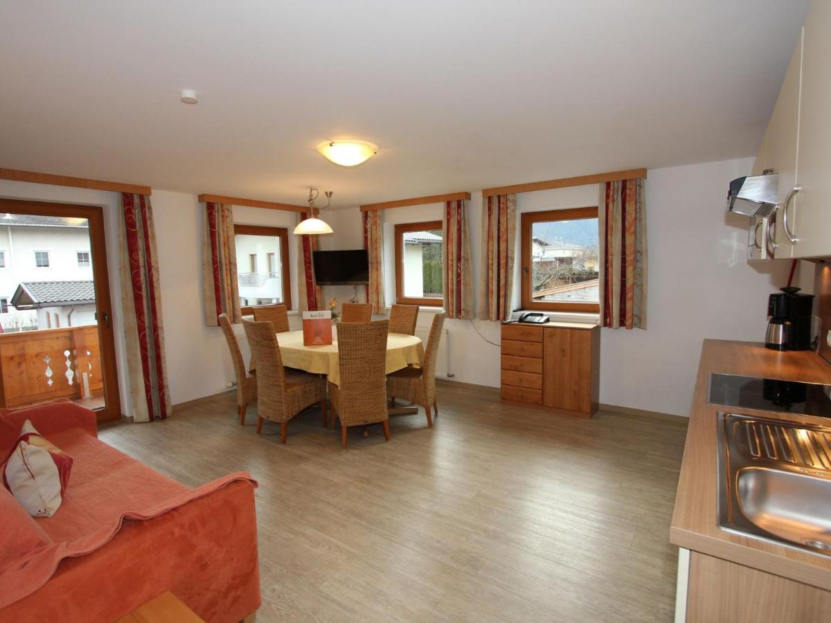 Spacious Apartment in Uderns near Ski Area Exterior foto