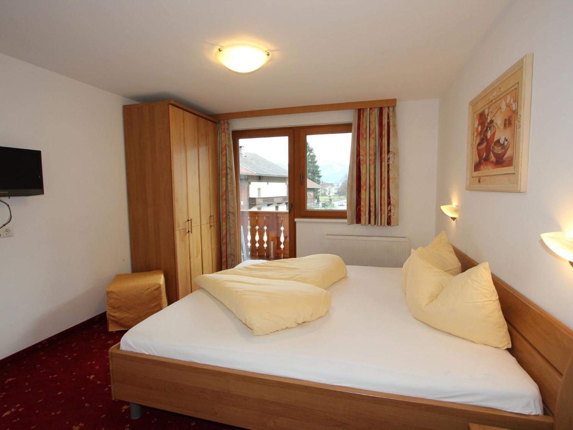 Spacious Apartment in Uderns near Ski Area Exterior foto