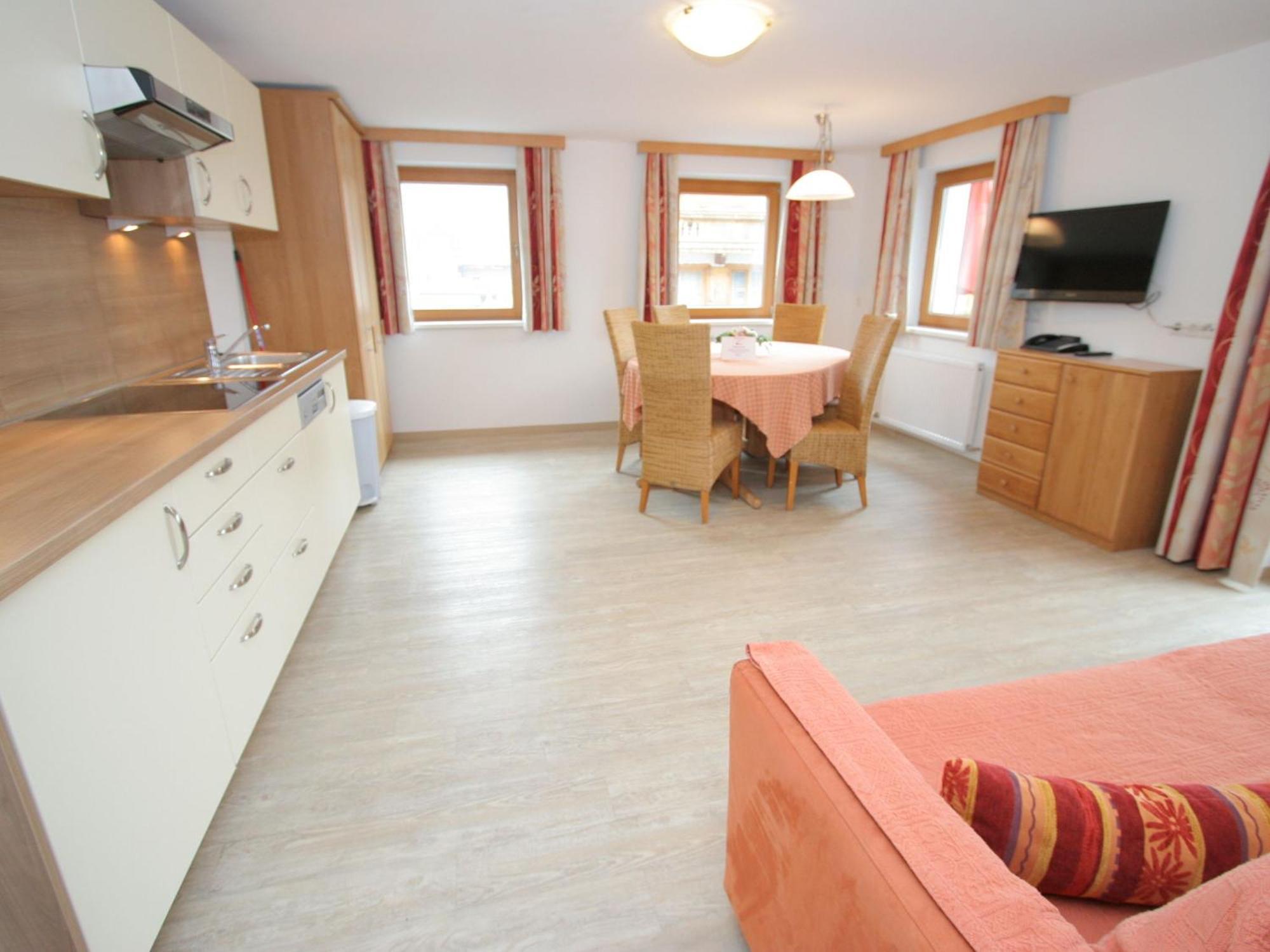 Spacious Apartment in Uderns near Ski Area Exterior foto