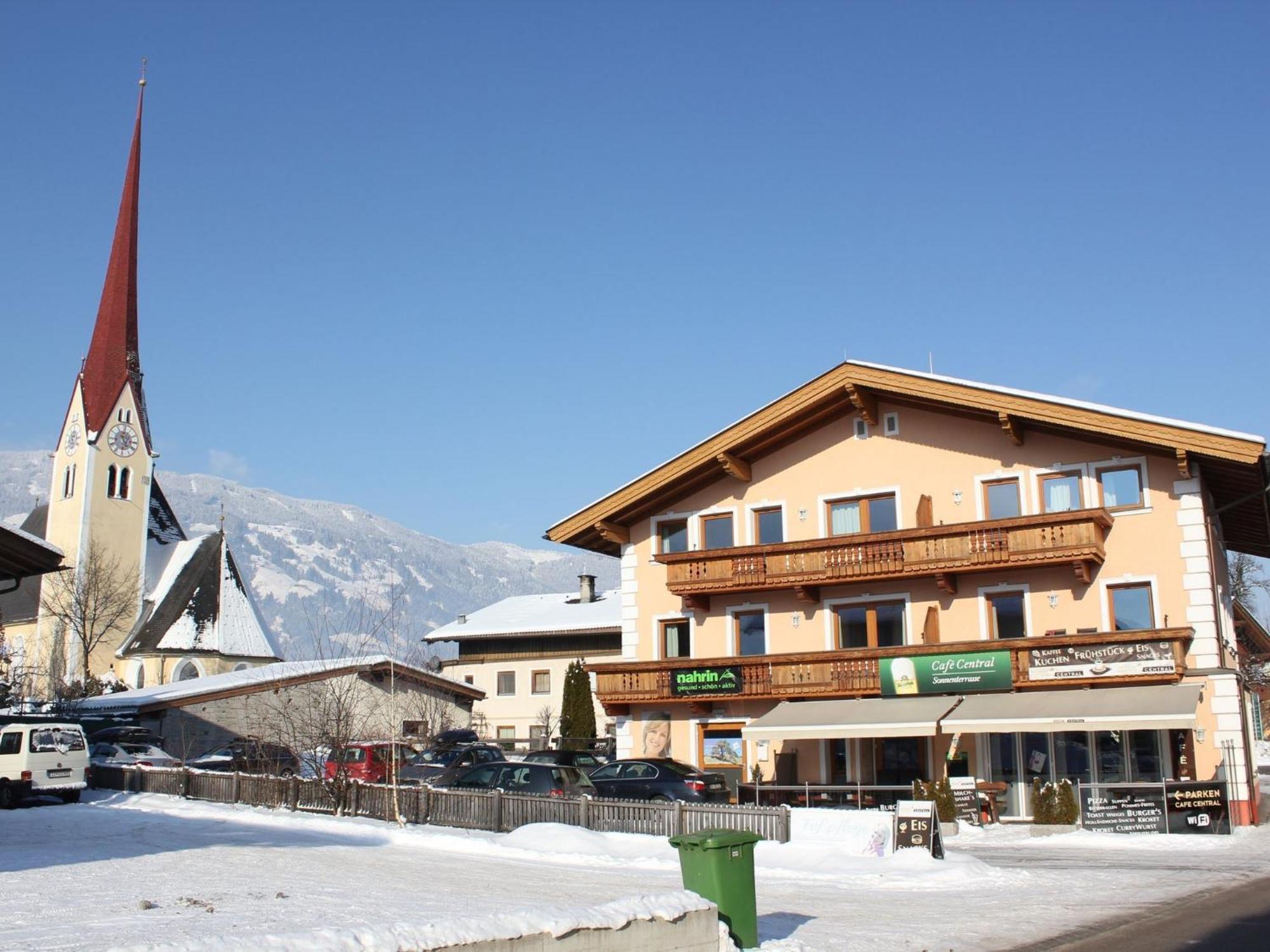 Spacious Apartment in Uderns near Ski Area Exterior foto