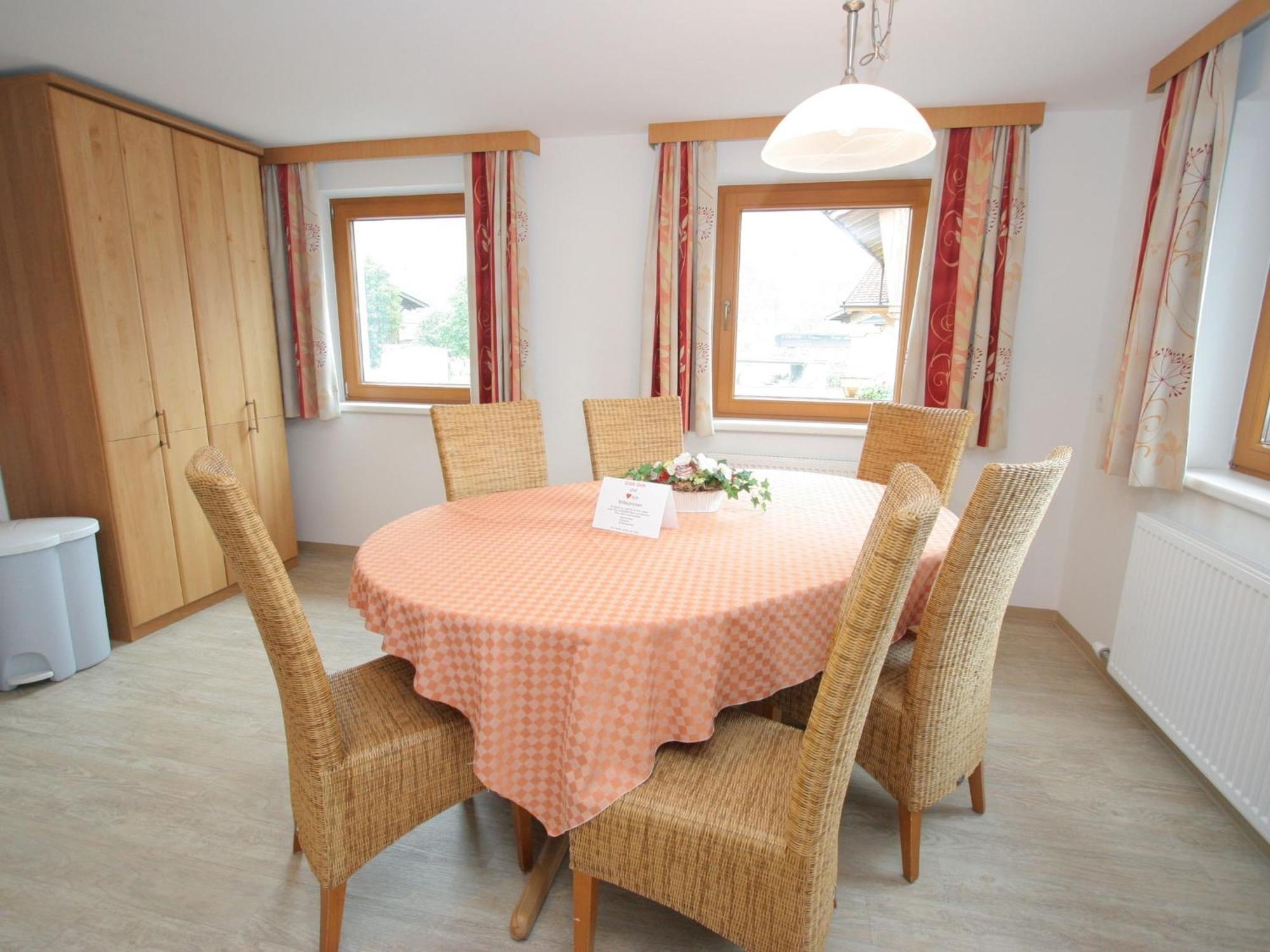 Spacious Apartment in Uderns near Ski Area Exterior foto