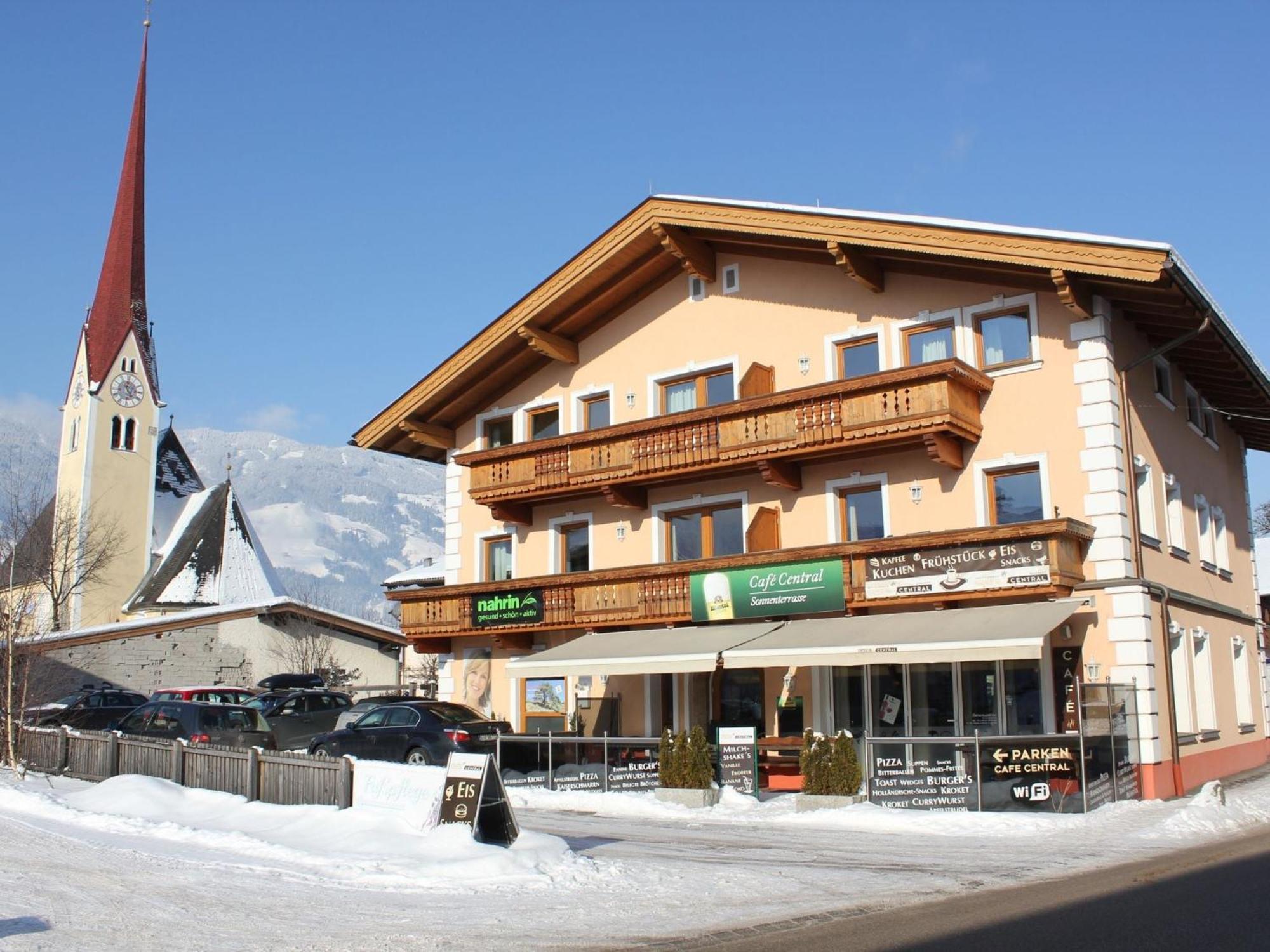 Spacious Apartment in Uderns near Ski Area Exterior foto