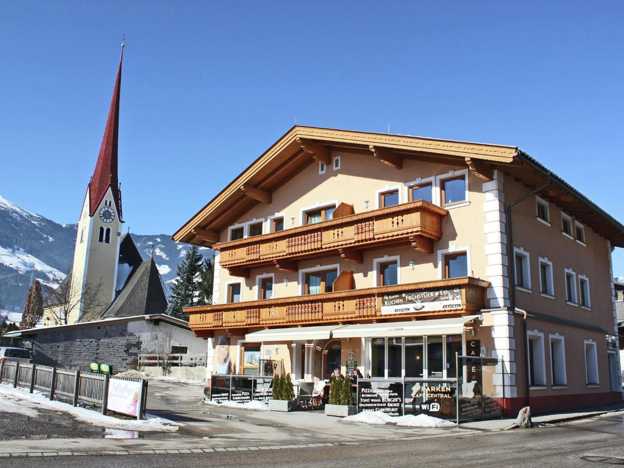 Spacious Apartment in Uderns near Ski Area Exterior foto